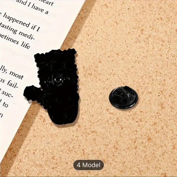 Adorable cactus pin set of 4 - Picture 3 of 5